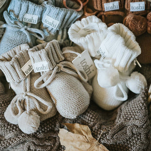 Toshi Organic Booties Marley Cream | Booties & Mittens | Bon Bon Tresor